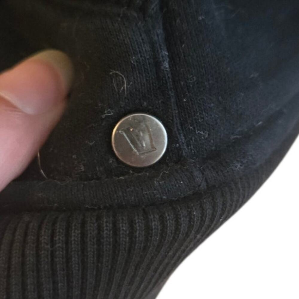Vuori black pullover hoodie, size medium - Picture 4 of 5